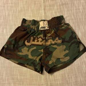 CAMEO MUAY THAI SHORTS IN NYLON – INC,